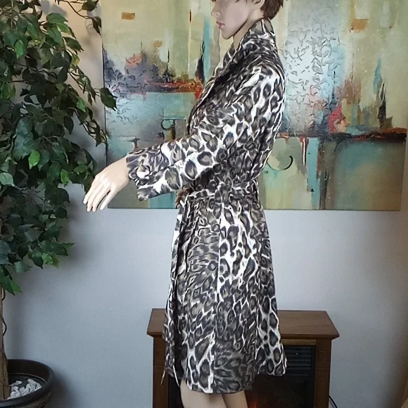 Vertigo Paris Double Breasted Trenchcoat, women's size medium - Picture 6 of 13